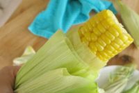 Effortless Microwave Corn: Husk-Cooked, Silk-Free