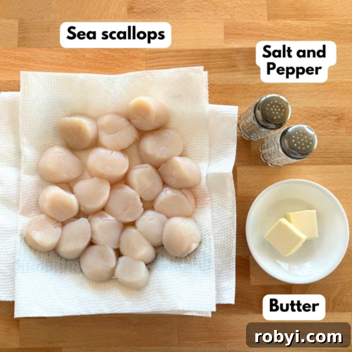 Quick and Creamy Scallop Fettuccine Alfredo 4 Ingredients for seared scallops: sea scallops, butter, salt and pepper.