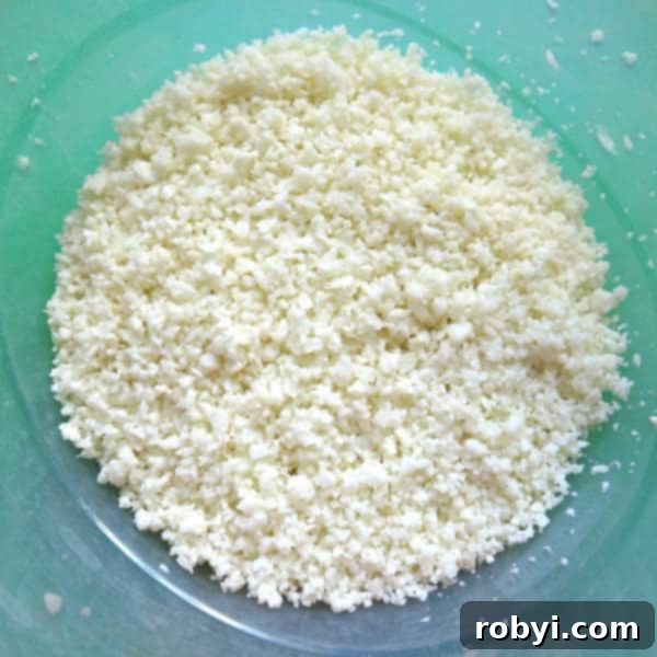 Healthy Cauliflower Pizza: Bites or Crispy Crust 3 Riced cauliflower in a microwave-safe bowl, ready for cooking.